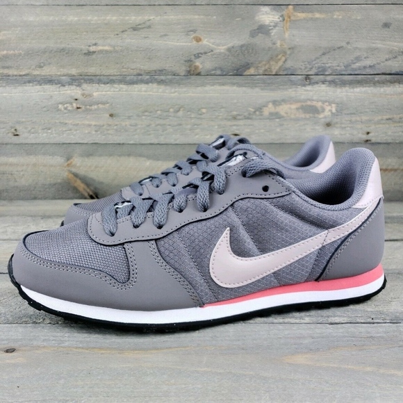 nike genicco women's